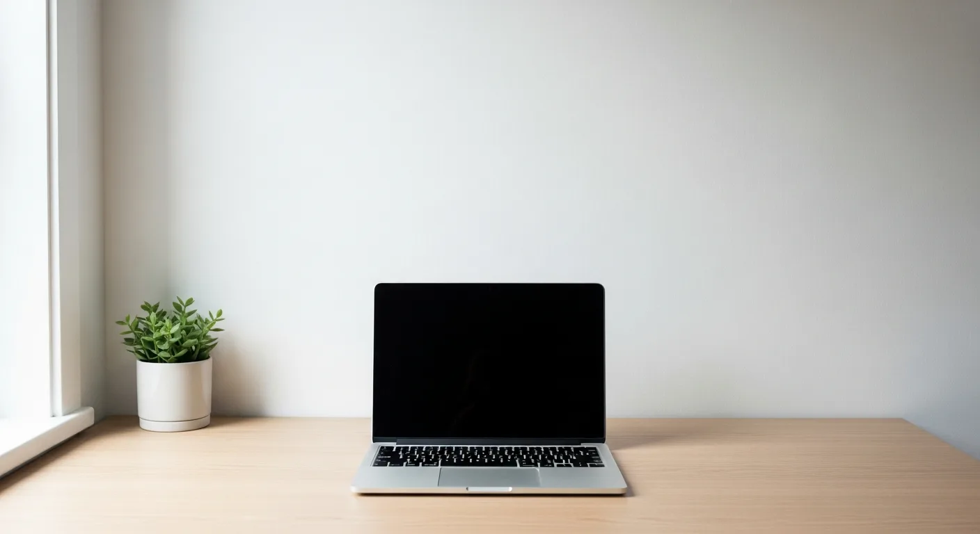Setup Minimaliste 2026 : 5 étapes pour faire disparaître le désordre visuel